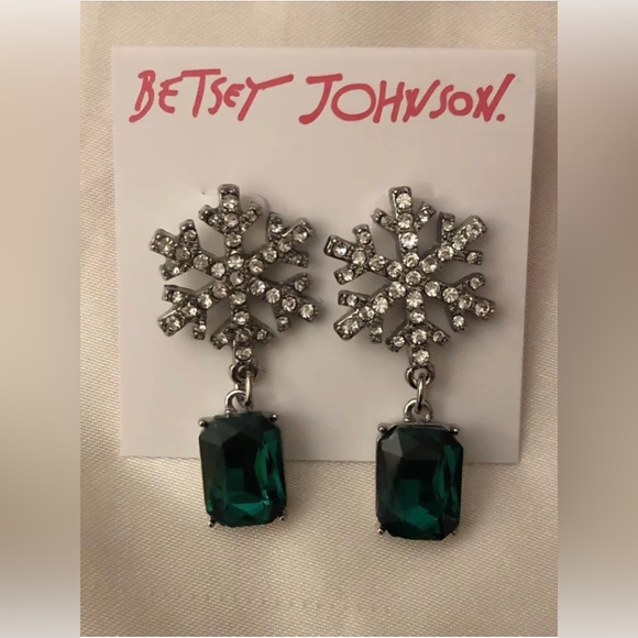 NWT ⚜️🎄⚜️ Betsey Johnson Christmas Holiday Snowflake Dangle Earrings Green - Picture 7 of 9